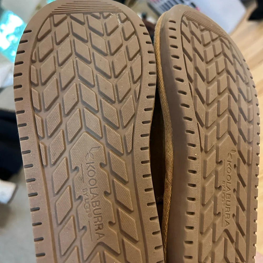 Kookaburra by uggs size 1 big girl